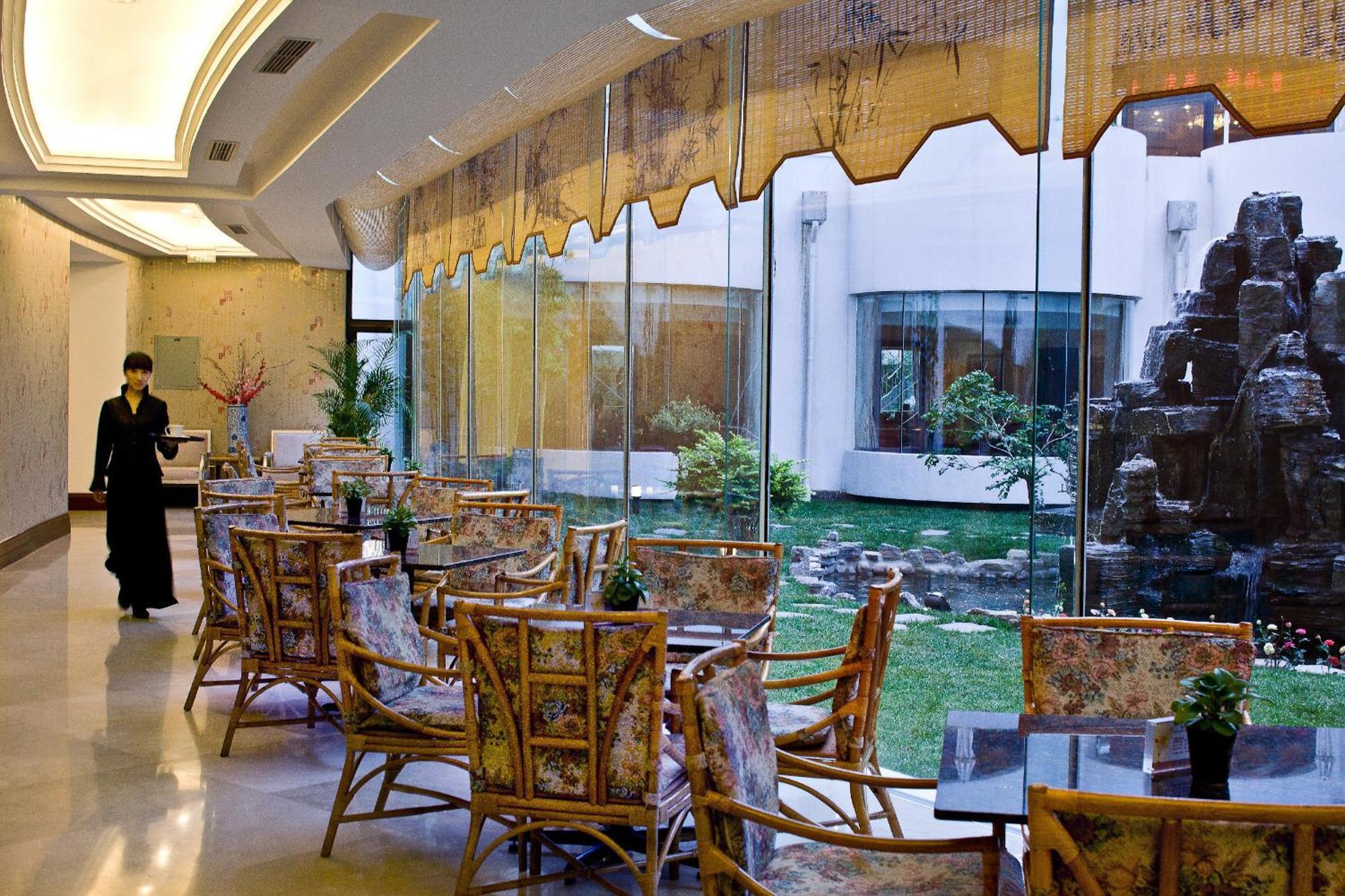 Beijing International Hotel Exterior photo
